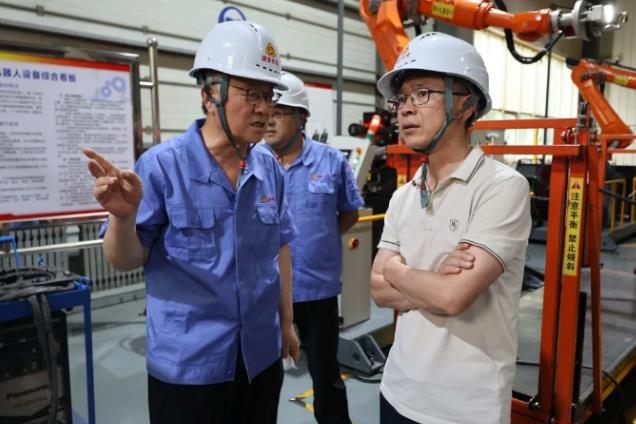 新疆奇臺縣縣委常委、常務副縣長徐付宏一行到潞安化機開展招商考察活動